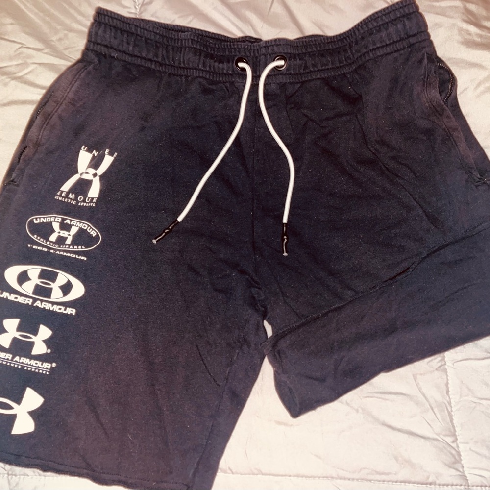 Under Armour Men's Dark Gray Athletic Shorts with zipper front pockets size XL